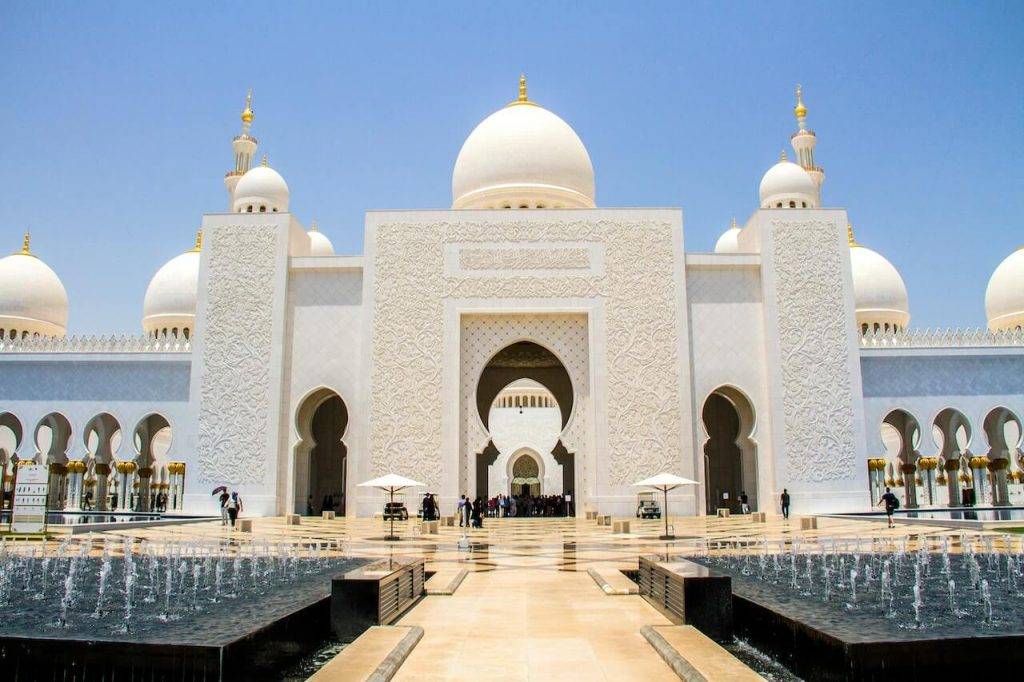 10 best places to visit in abu dhabi 1 Sheikh Zayed Grand Mosque Is One Of The Top Places To Visit In Abu Dhabi